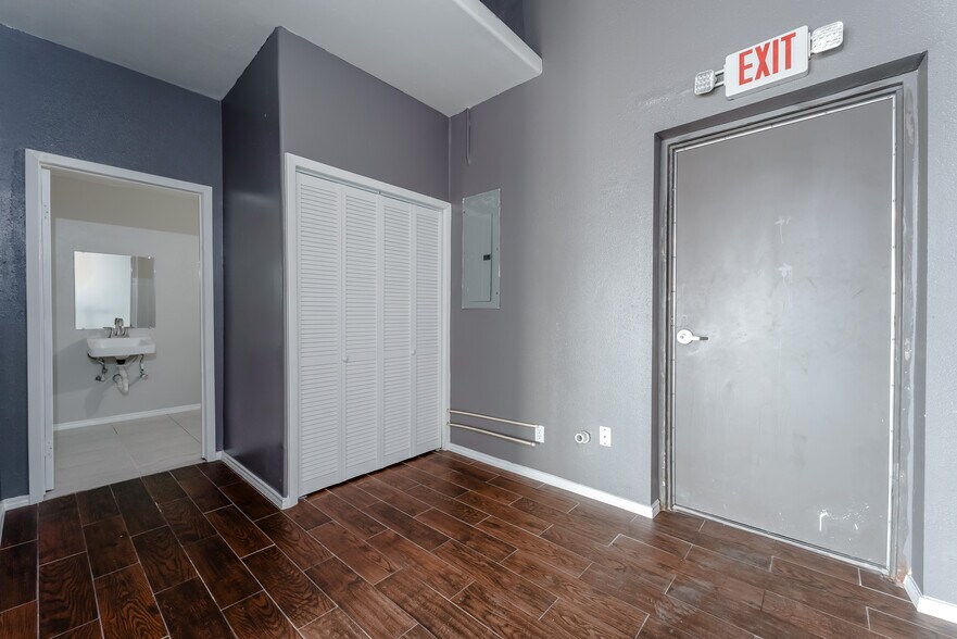 More Photos Of 801 Zillock Rd, San Benito Storefront For Sale