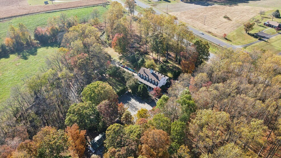 More Photos Of 5309 S Seminole Trl, Madison Storefront For Sale