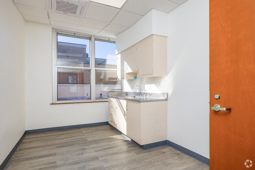 More Photos Of 206 Bergen Ave, Kearny Medical For Lease