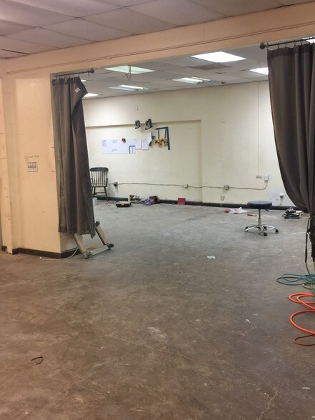 More Photos Of 8418 Broadway St, San Antonio Service For Lease