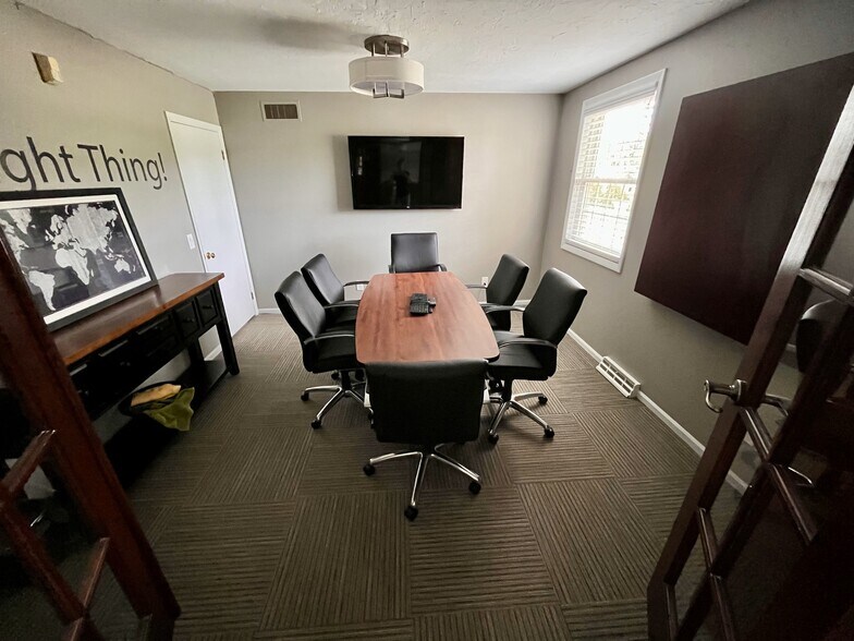 More Photos Of 1265 Ridge Rd, Hinckley Office For Sale