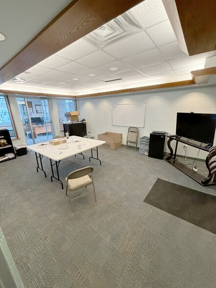 More Photos Of 850 E Broad St, Elyria Office For Sale