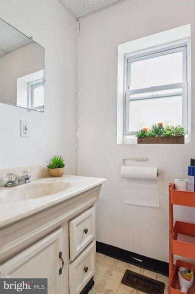 More Photos Of 934 Market St, Marcus Hook Storefront Retail Residential For Sale