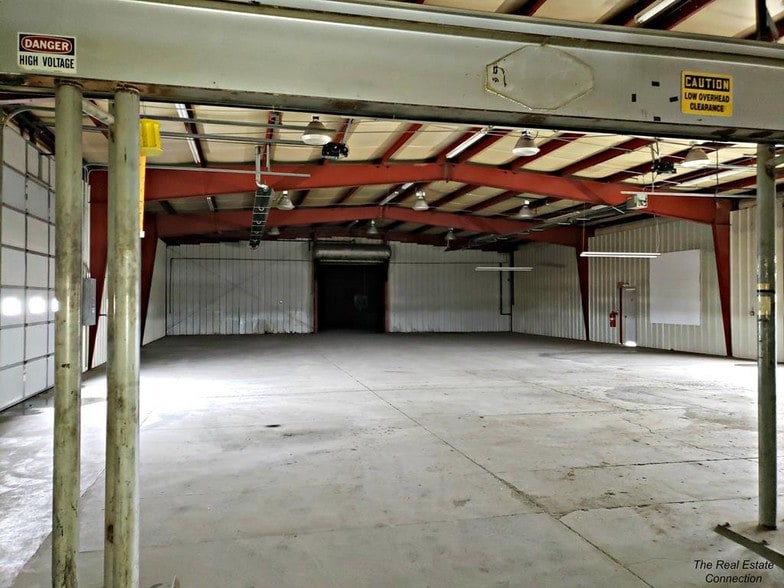 More Photos Of 415 Alan Rd, Powell Distribution For Lease