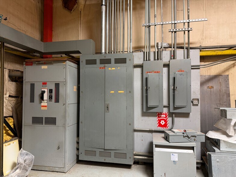 More Photos Of 7 Industrial Rd, Windsor Locks Warehouse For Sale