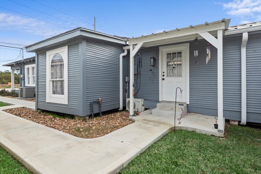 More Photos Of 119 Magnolia Blvd, Magnolia Office For Sale