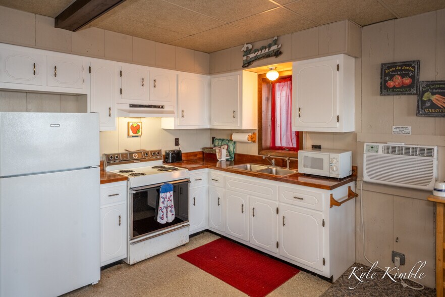 More Photos Of 104 W Houghton Lake Dr, Prudenville Hotel For Sale