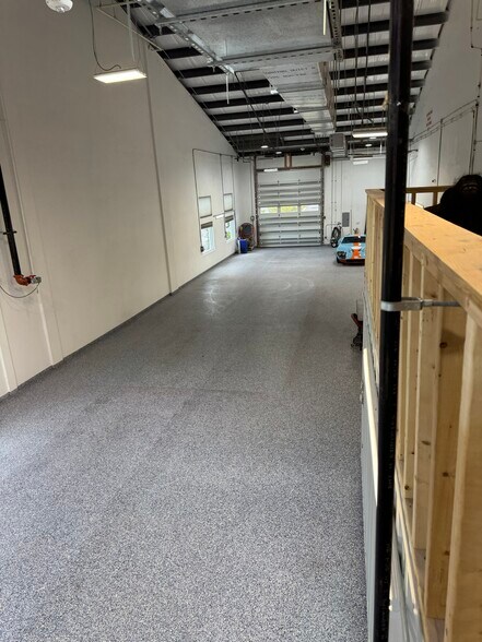 More Photos Of 3939 Tollhouse Dr, Naples Warehouse For Lease