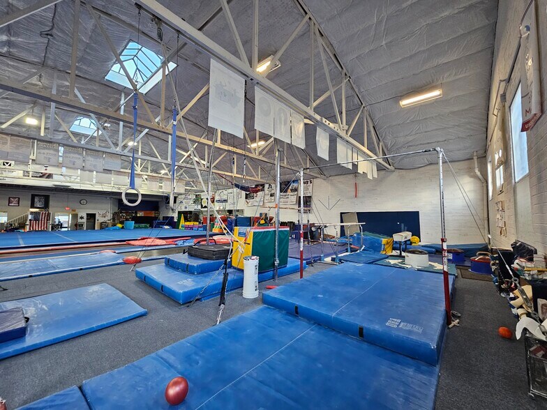 More Photos Of 815 N 1st Ave, Great Falls Auto Dealership For Lease