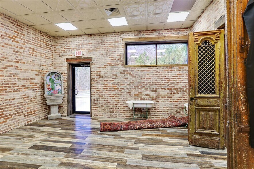 More Photos Of 15 Jackson Cir, Florence Restaurant For Sale