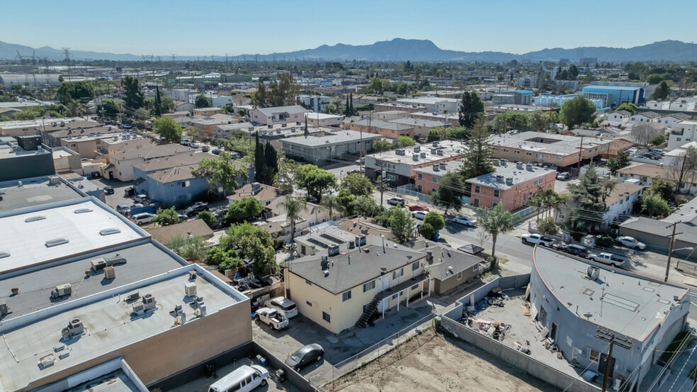 More Photos Of 11853 Hart St, North Hollywood Multifamily For Sale