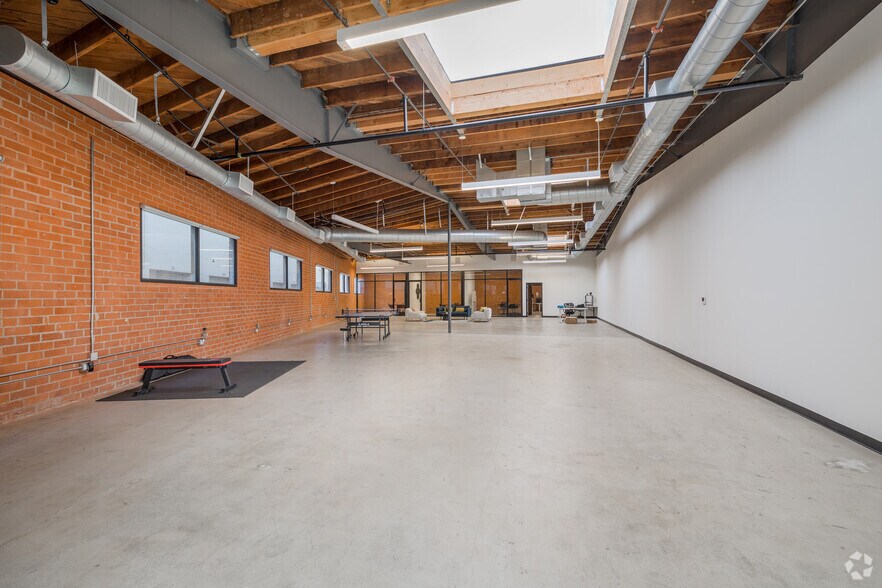 More Photos Of 12820 Panama St, Los Angeles Showroom For Lease