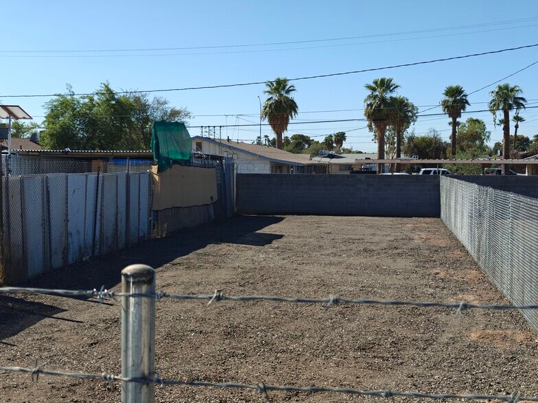 More Photos Of 450 S Date, Mesa Contractor Storage Yard For Lease