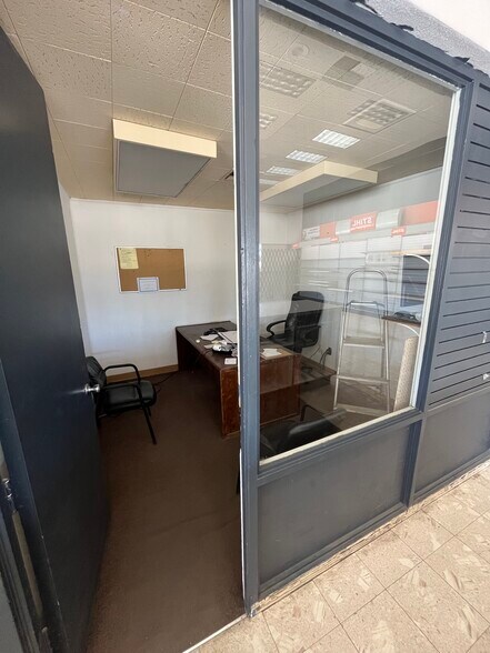 More Photos Of 1919 Columbus St, Bakersfield Warehouse For Sale