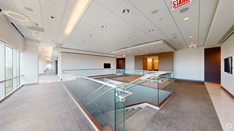 More Photos Of 231 N Martingale Rd, Schaumburg Office For Lease
