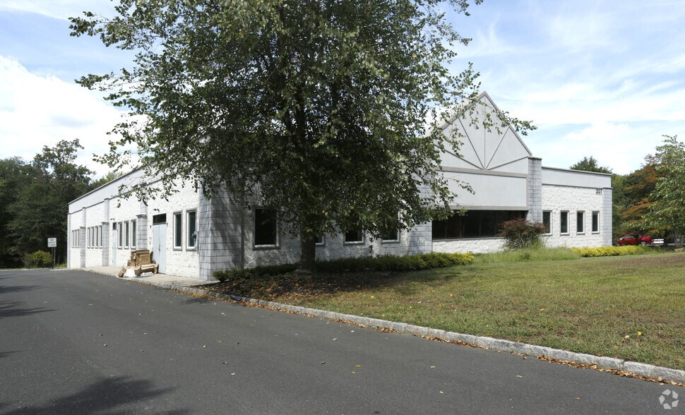 More Photos Of 207 Commercial Ct, Morganville Medical For Lease