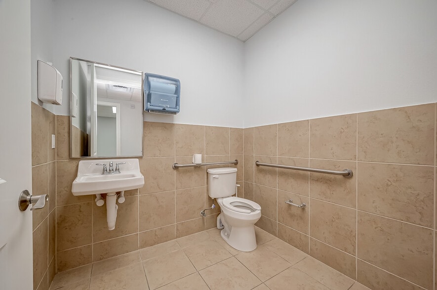 More Photos Of 16000 Park Ten Pl, Houston Medical For Lease