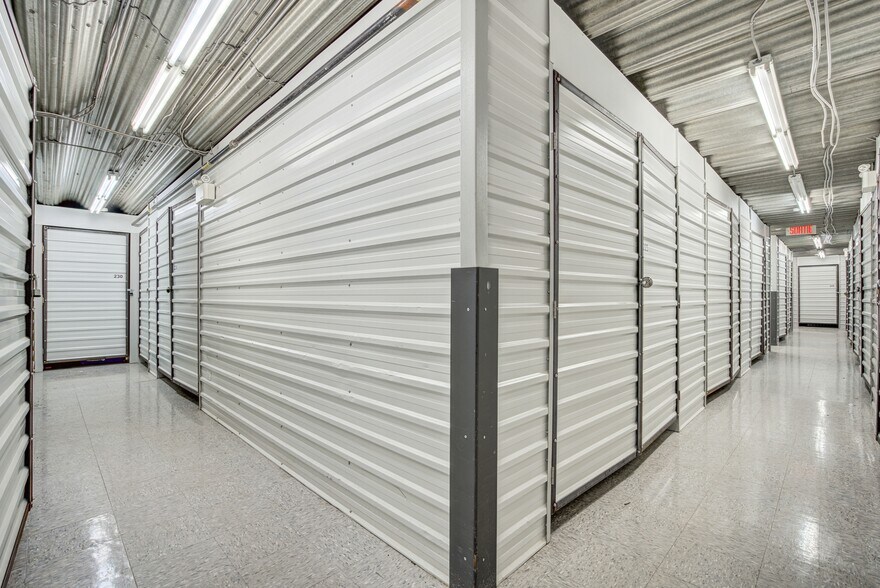 More Photos Of 1550-1560 Rue Michelin, Laval Self Storage For Sale