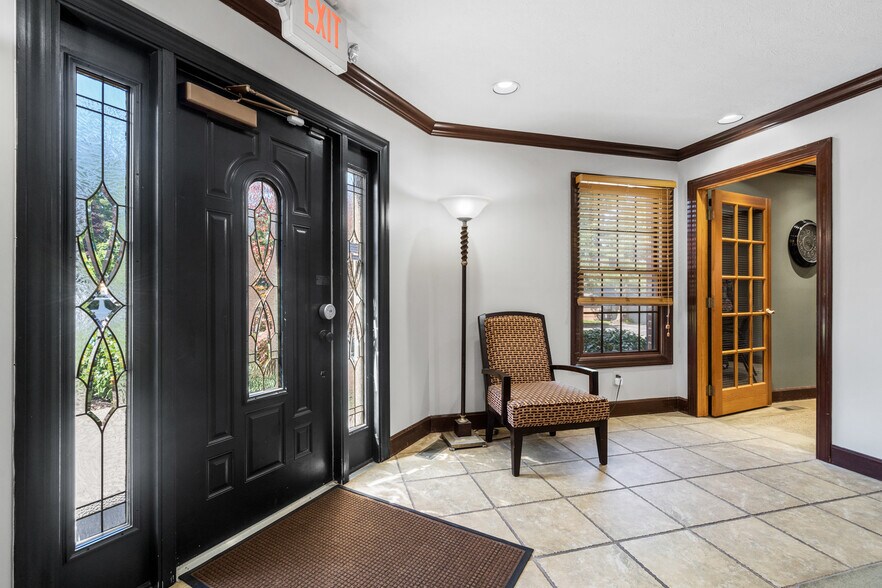 More Photos Of 830 E Franklin St, Centerville Medical For Sale