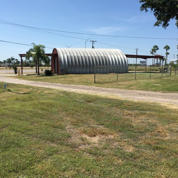 More Photos Of 2032 S US Highway 281, Falfurrias Contractor Storage Yard For Sale