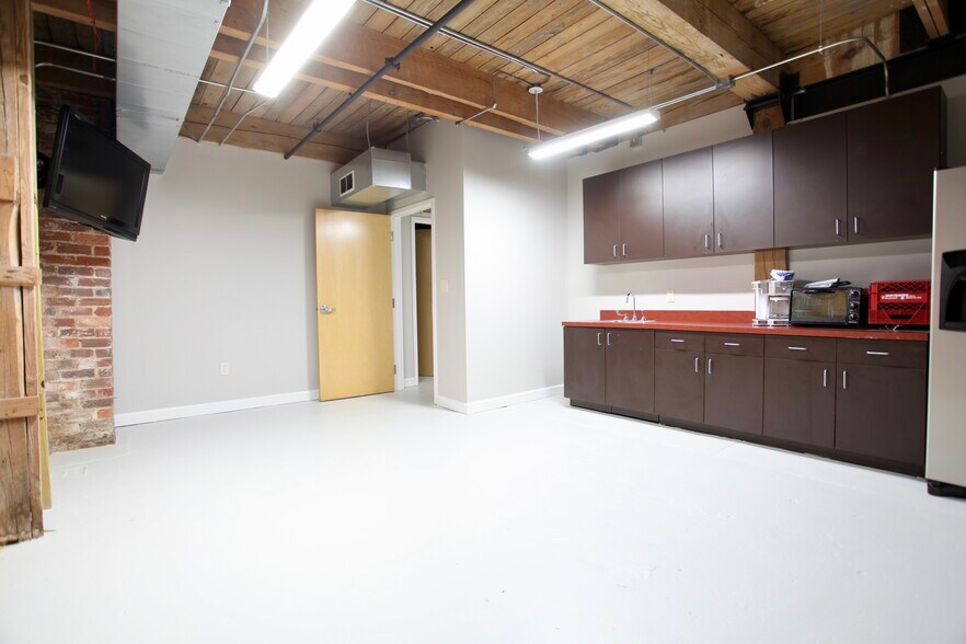 More Photos Of 508 W 5th St, Charlotte Office For Sale