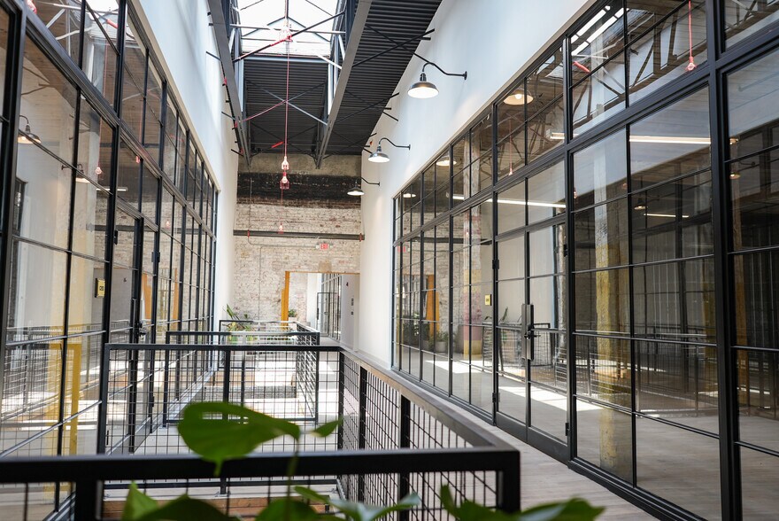 More Photos Of 565 Northside Dr, Atlanta Office For Lease