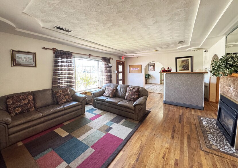 More Photos Of 700 Montano Rd NW, Albuquerque Freestanding For Sale