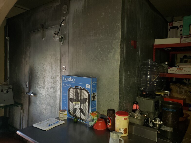 More Photos Of 2790-2798 Spring St, Redwood City General Retail For Sale