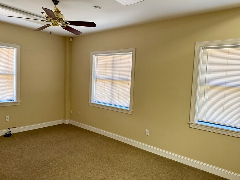 More Photos Of 189 Ringgold Industrial Pky, Danville Manufacturing For Lease