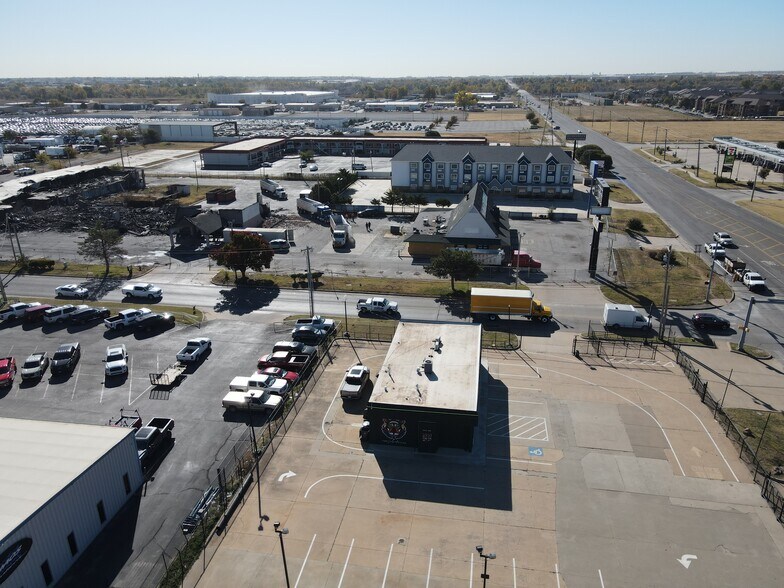 More Photos Of 700 S MacArthur Blvd, Oklahoma City Freestanding For Sale