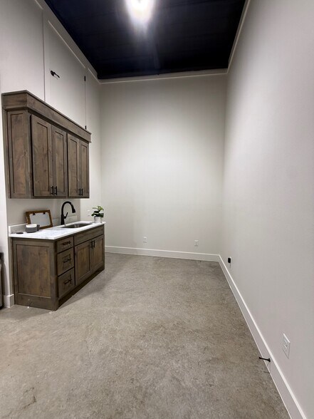 More Photos Of 3825 Quanah Hill Rd, Weatherford Light Distribution For Lease