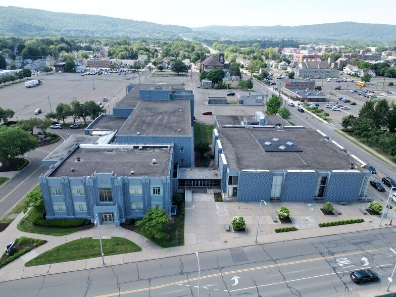 More Photos Of 1701L North St, Endicott Unknown For Lease