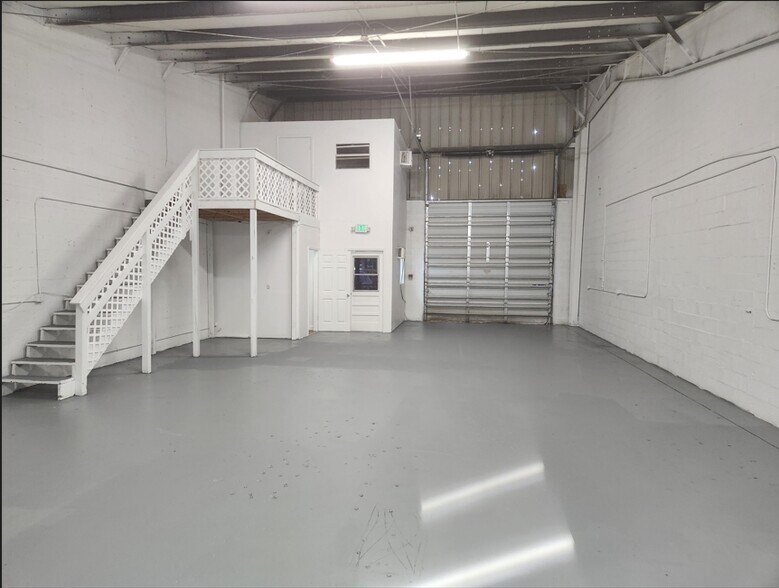 More Photos Of 7150 Devons Rd, Riviera Beach Warehouse For Lease