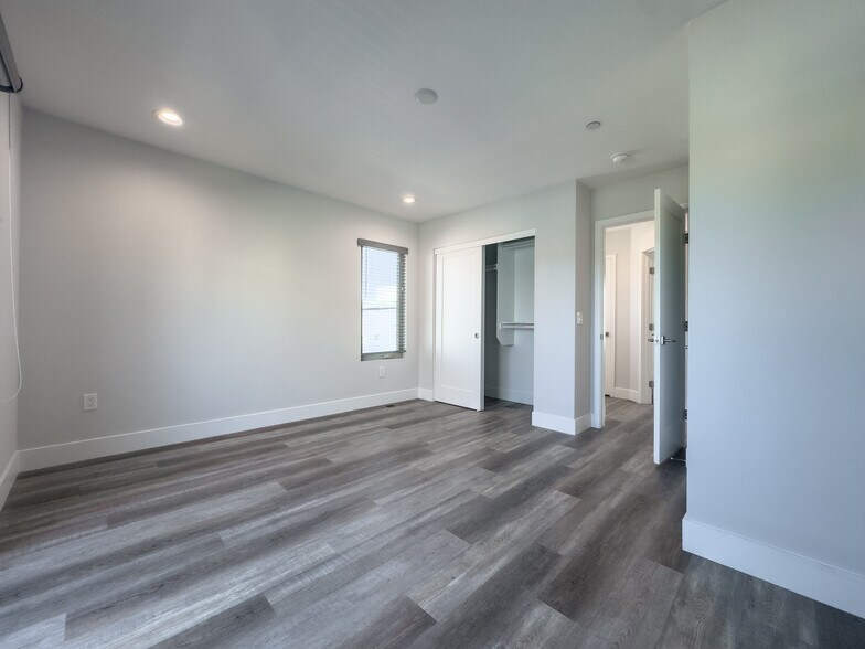 More Photos Of 1420 Pacific Beach Dr, San Diego Apartments For Sale