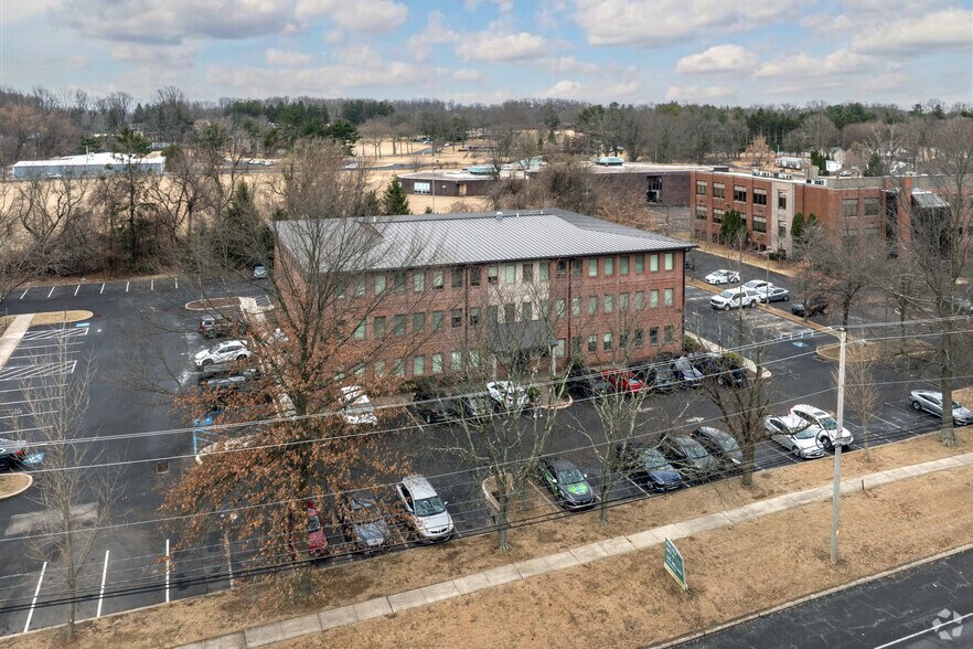 More Photos Of 370 E Maple Ave, Langhorne Office For Lease