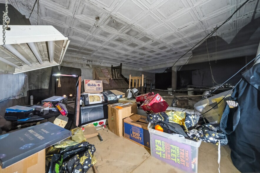 More Photos Of 106 E Elm St, Hillsboro Specialty For Sale