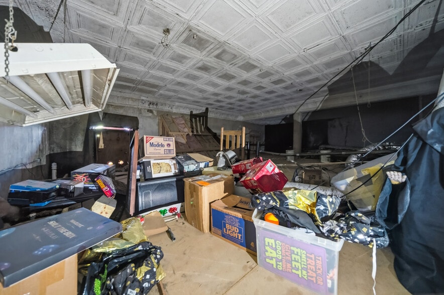 More Photos Of 106 E Elm St, Hillsboro Specialty For Sale