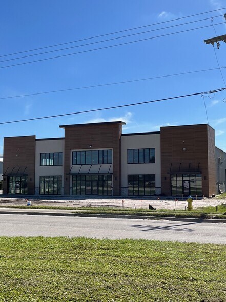 More Photos Of 5824 W Linebaugh Ave, Tampa Unknown For Lease