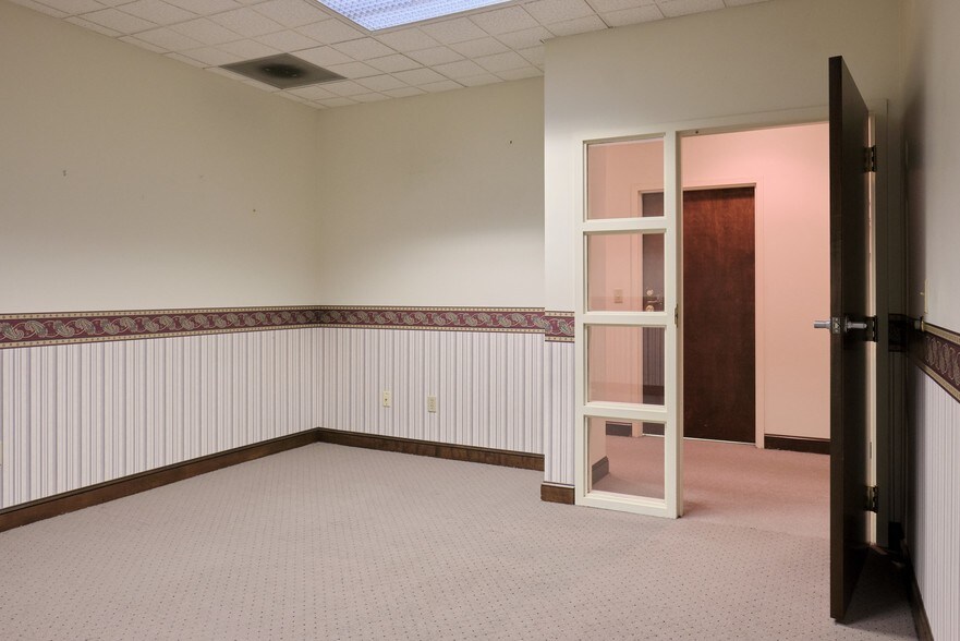 More Photos Of 1908 W Allen St, Allentown Office For Lease