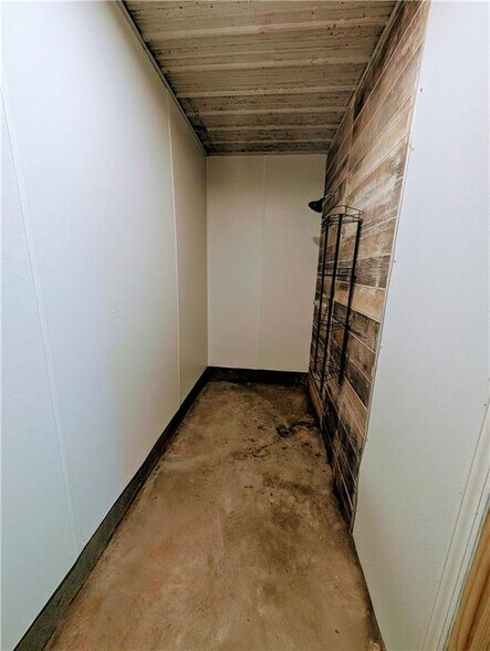 More Photos Of 74 2nd St, Moran Trailer Camper Park For Sale