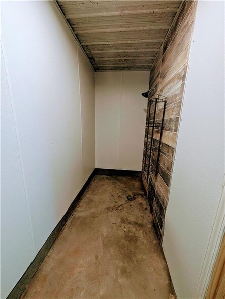 More Photos Of 74 3rd St, Moran Trailer Camper Park For Sale