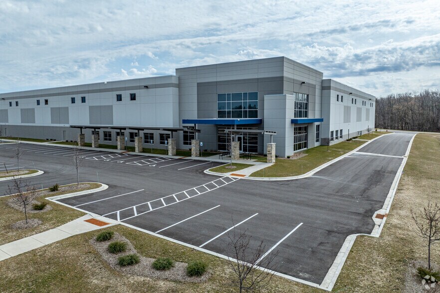 More Photos Of 10343 S Hickory St, Franklin Warehouse For Lease