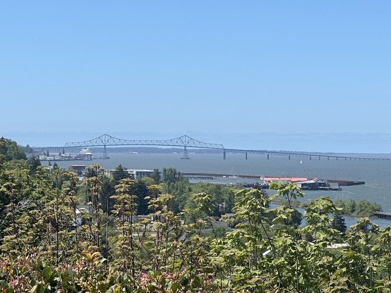 More Photos Of 126 Spruce St E, Ilwaco Hotel For Sale