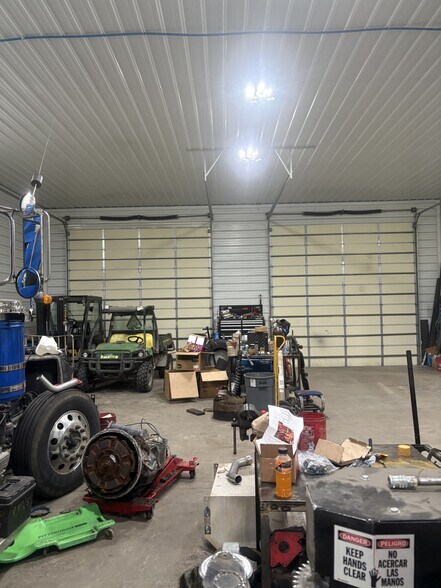 More Photos Of 11628 Iris Rd, Neosho Industrial For Sale