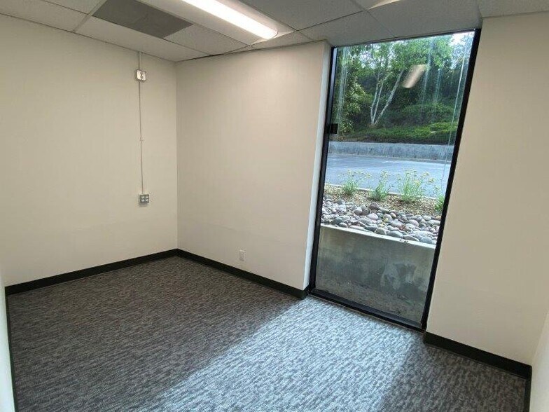 More Photos Of 21-29 W Easy St, Simi Valley Unknown For Lease