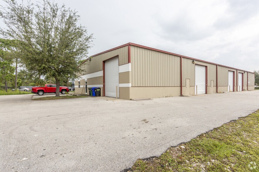 More Photos Of 5720 Zip Dr, Fort Myers Warehouse For Lease