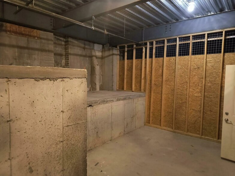 More Photos Of 123-125 N Main St, Crown Point Loft Creative Space For Sale