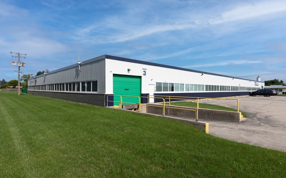 More Photos Of 301 W Hintz Rd, Wheeling Warehouse For Lease