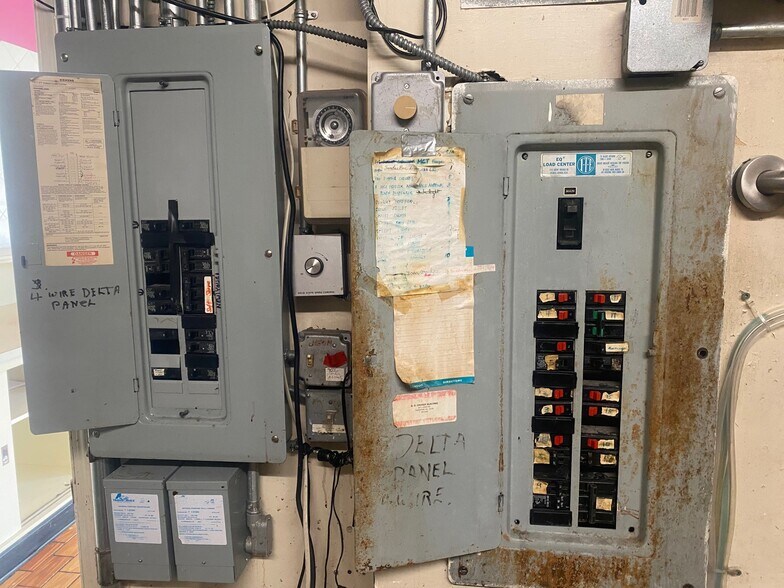 More Photos Of 5510 W Broad St, Richmond Freestanding For Sale