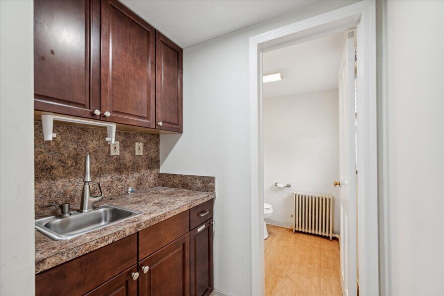 More Photos Of 345 US-202, Bedminster Office For Lease